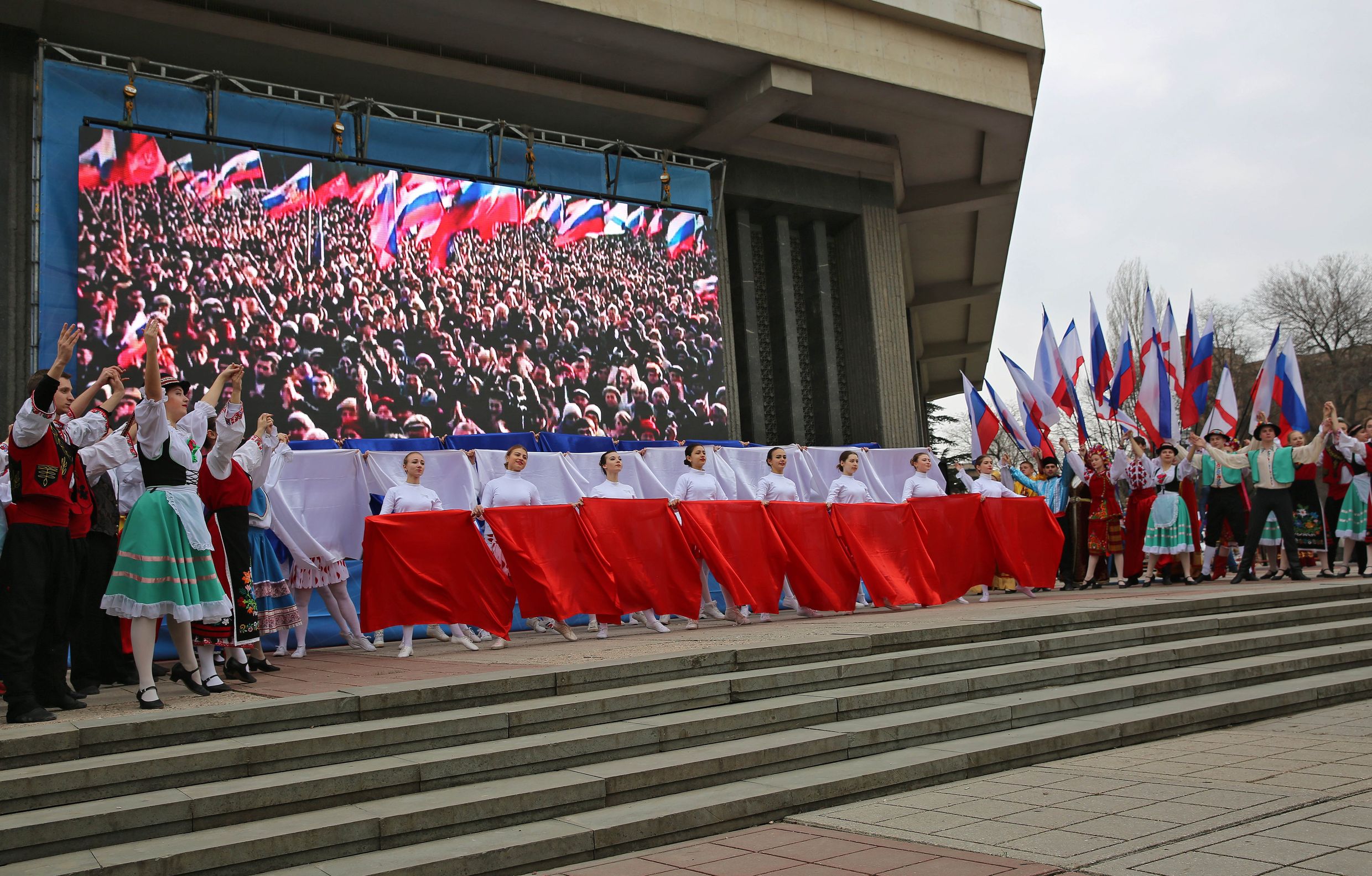 Празднования крыма. Крымская Весна 2014 воссоединение. Крымская Весна 2014 воссоединение Крыма с Россией. Референдум Симферополь 2014. Крымская Весна 2014 Симферополь.