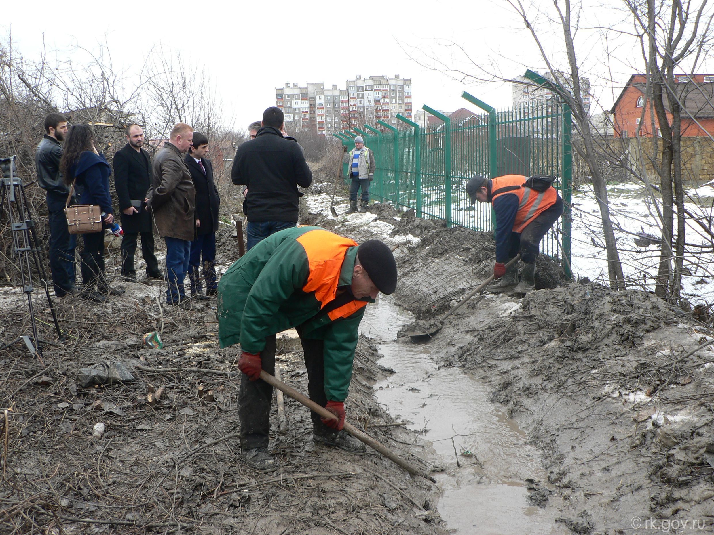 Приняты срочные меры по установке дренажных систем в микрорайоне Фонтаны -  Руслан Бальбек | Правительство Республики Крым | Официальный портал