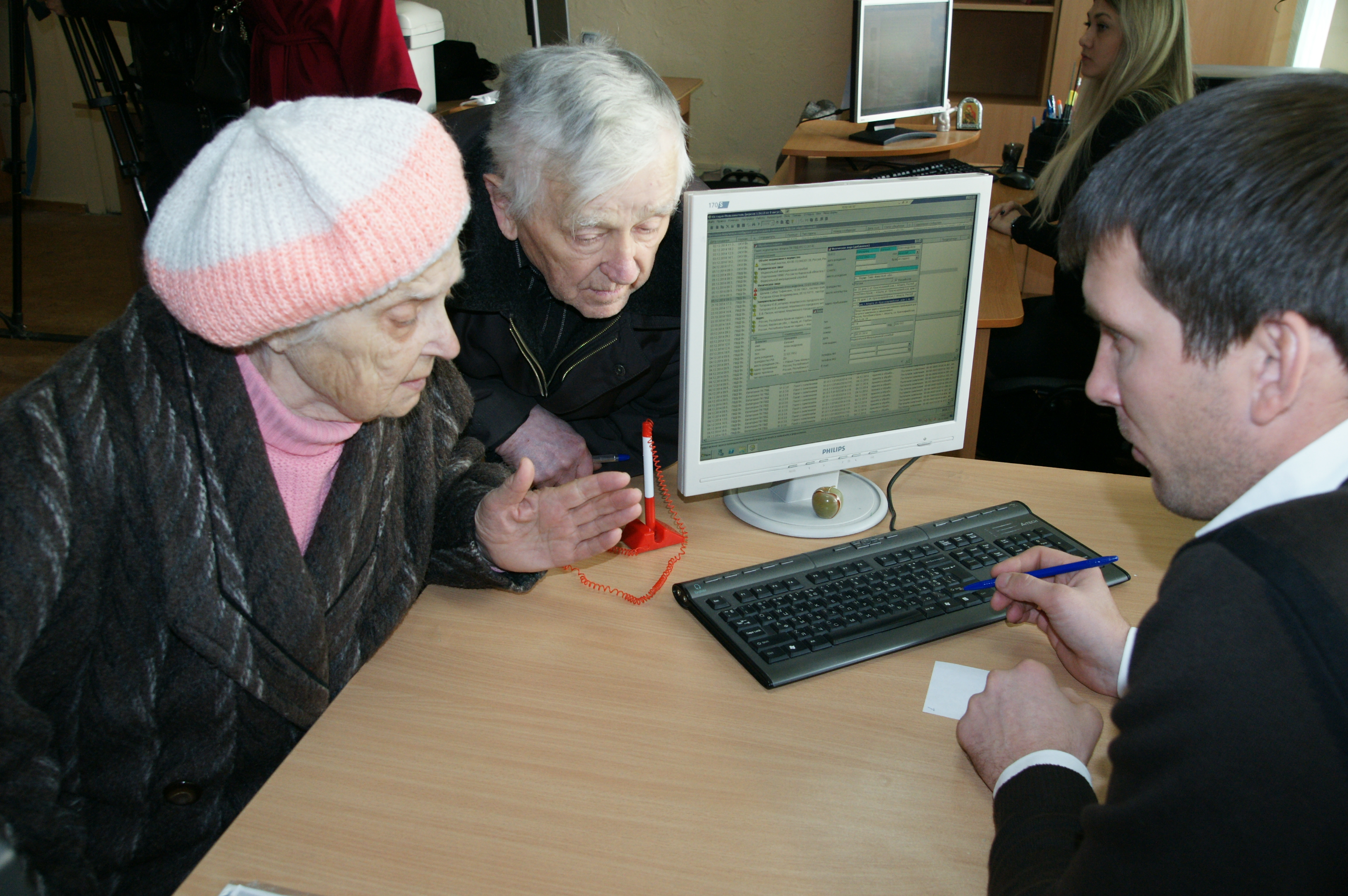 Председатель Госкомрегистра сегодня проверил состояние дел в горрайонных отделах Алушты и Бахчисарая