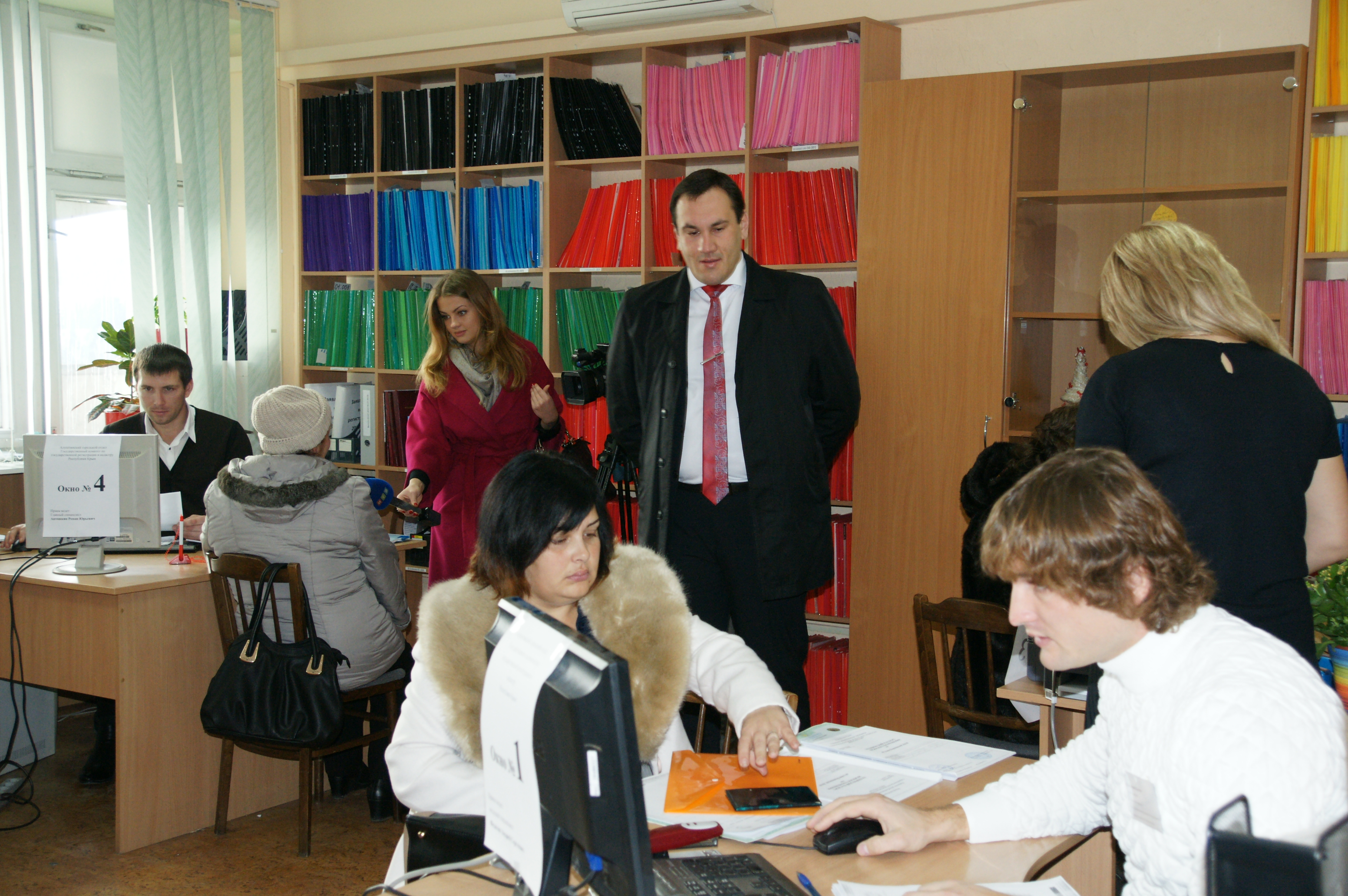 Председатель Госкомрегистра сегодня проверил состояние дел в горрайонных отделах Алушты и Бахчисарая