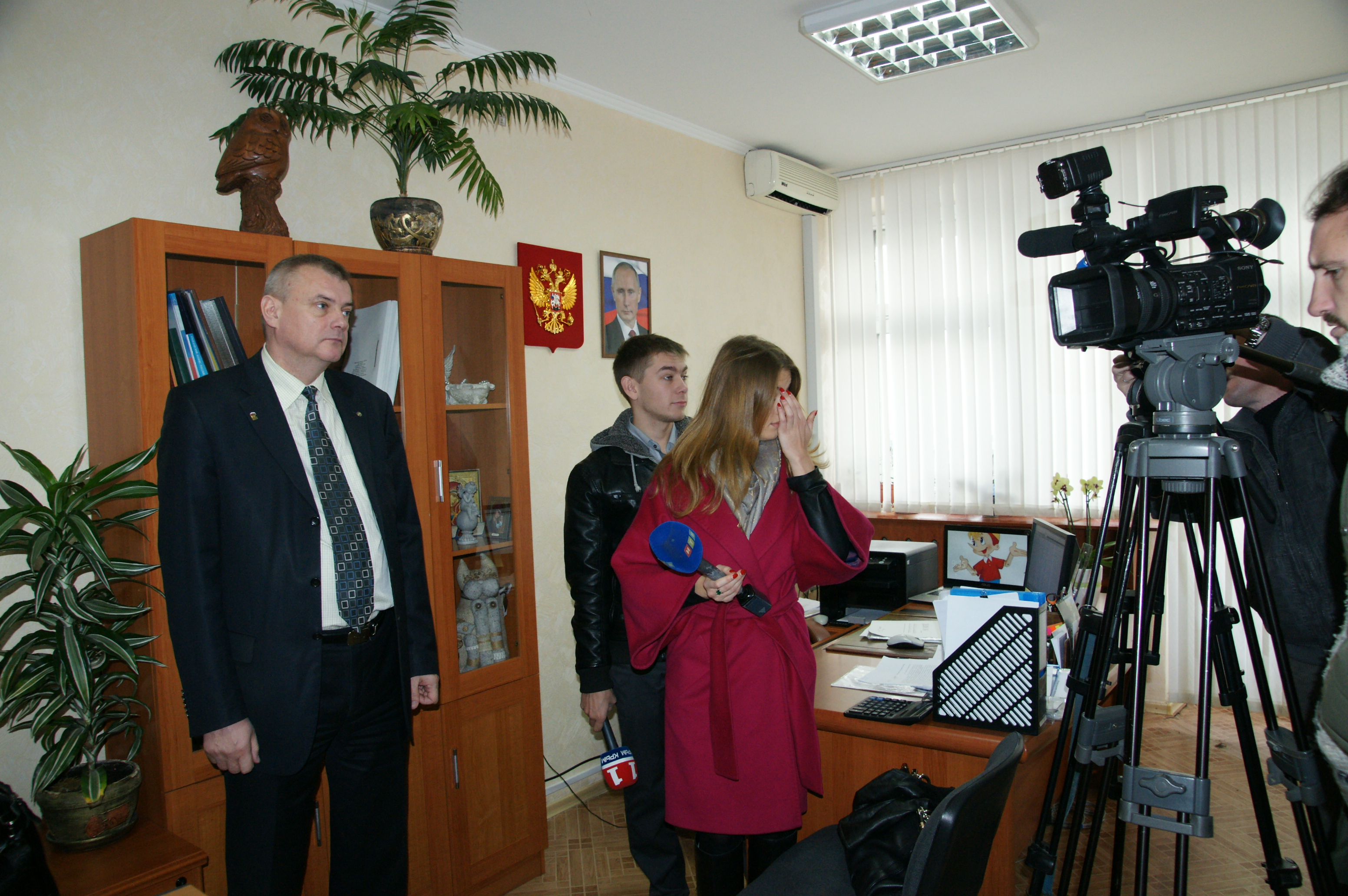 Председатель Госкомрегистра сегодня проверил состояние дел в горрайонных отделах Алушты и Бахчисарая