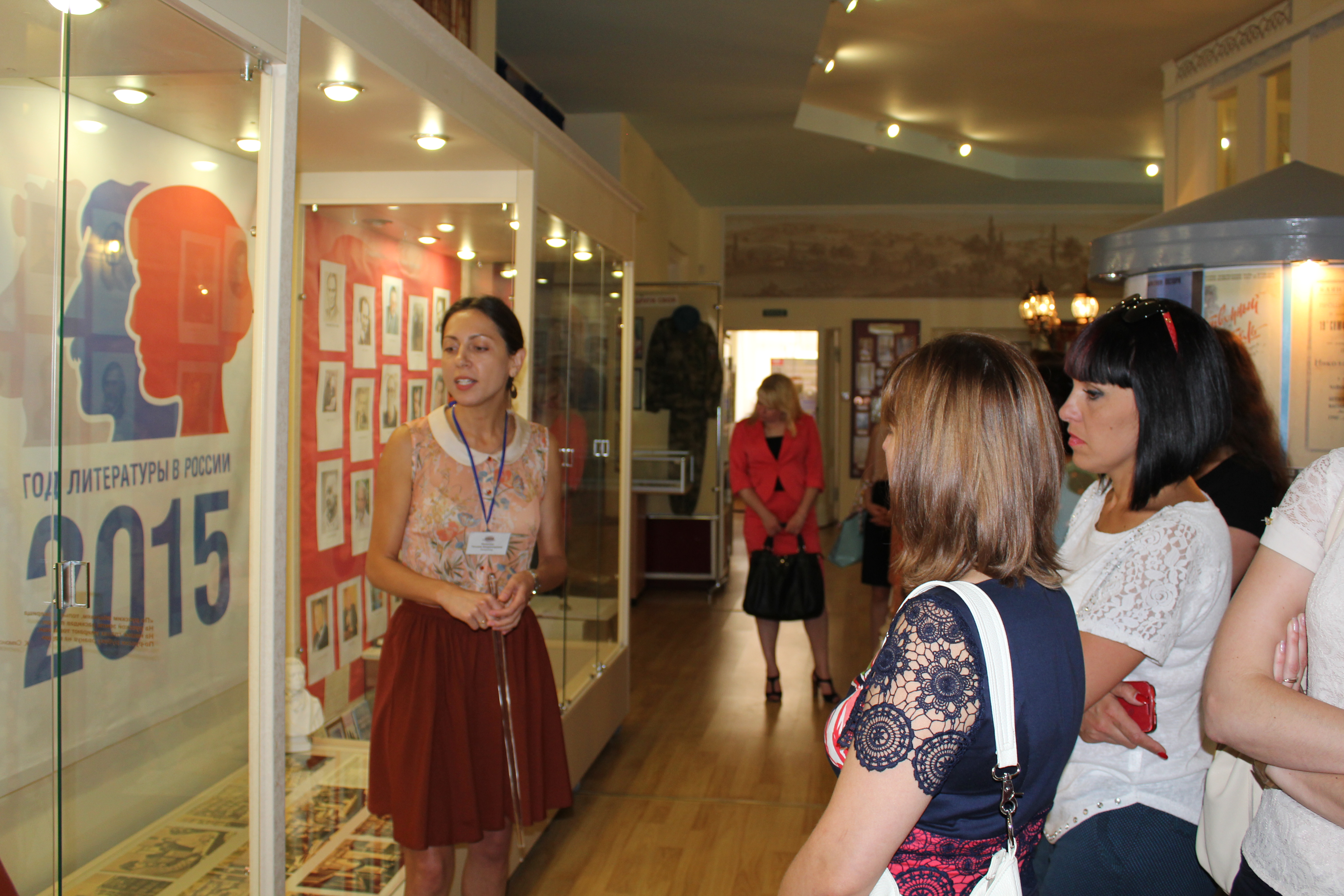 Посещение гостями празника, посвященного Дню семьи, любви и верности, музея истории города Симферополя