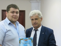 Георгий Шестак наградил тренера сборной Симферополя по греко-римской борьбе