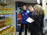 Первый заместитель министра промышленной политики Крыма Константин Равич провел оперативный мониторинг розничных цен на продовольственные товары