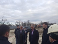 Заур Смирнов с рабочим визитом посетил мемориальный комплекс на станции Сирень