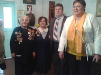 Председатель городского совета Крыжановский С.И. вручил подарки ветеранам.