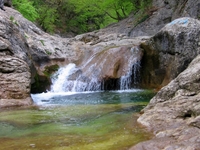 Спасатели Бахчисарайского отряда «КРЫМ-СПАС» эвакуировали 9 человек, заблокированных водным потоком в Большом Каньоне