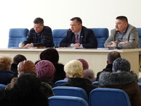 В городе Судак, в Администрации города, было проведено рабочее собрание управляющих компаний, председателей ТСЖ, жителей города, с руководством Регионального Фонда и администрацией города.