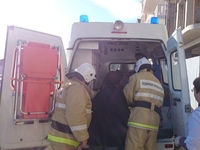 В с. Рыбачье огнеборцы помогли медицинским работникам подняться на высоту второго этажа здания для оказания помощи пострадавшему