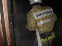 Сотрудники «Пожарной охраны Республики Крым» ликвидировали загорание в заброшенном здании Дома культуры п. Краснокаменка