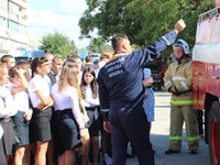 В День знаний сотрудники Министерства чрезвычайных ситуаций Республики Крым повсеместно проводят уроки по основам безопасности жизнедеятельности