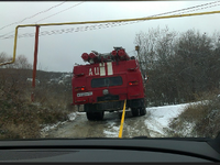 Крымские спасатели продолжают оказывать помощь автомобилистам в сложных погодных условиях