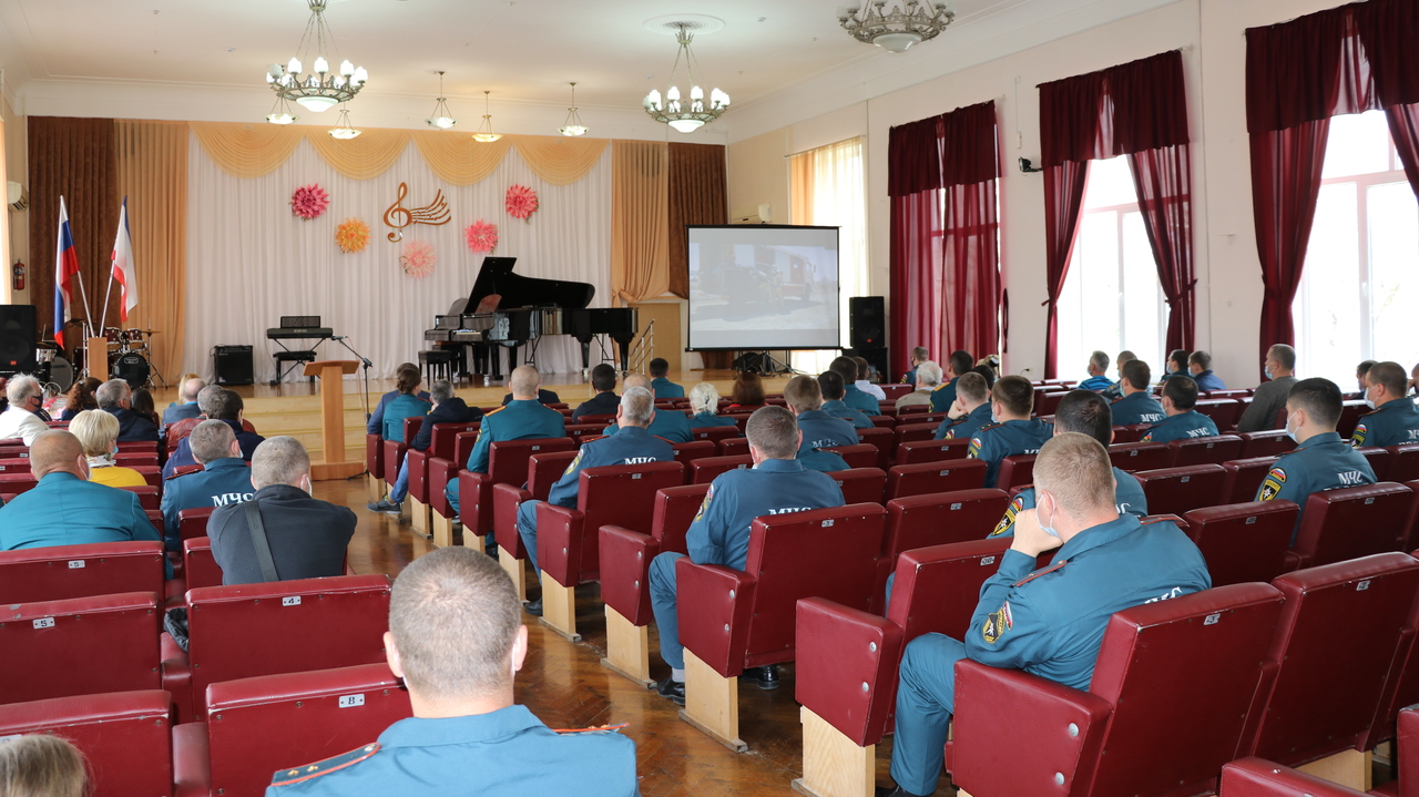 В Феодосии поздравили пожарных с профессиональным праздником | 29.04.2021 |  Феодосия - БезФормата