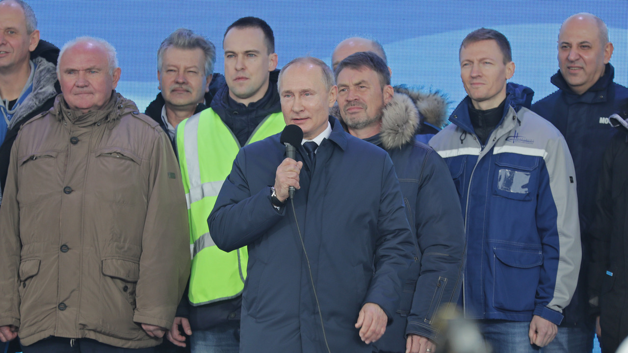 Владимир Путин открыл движение по железнодорожной части Крымского моста