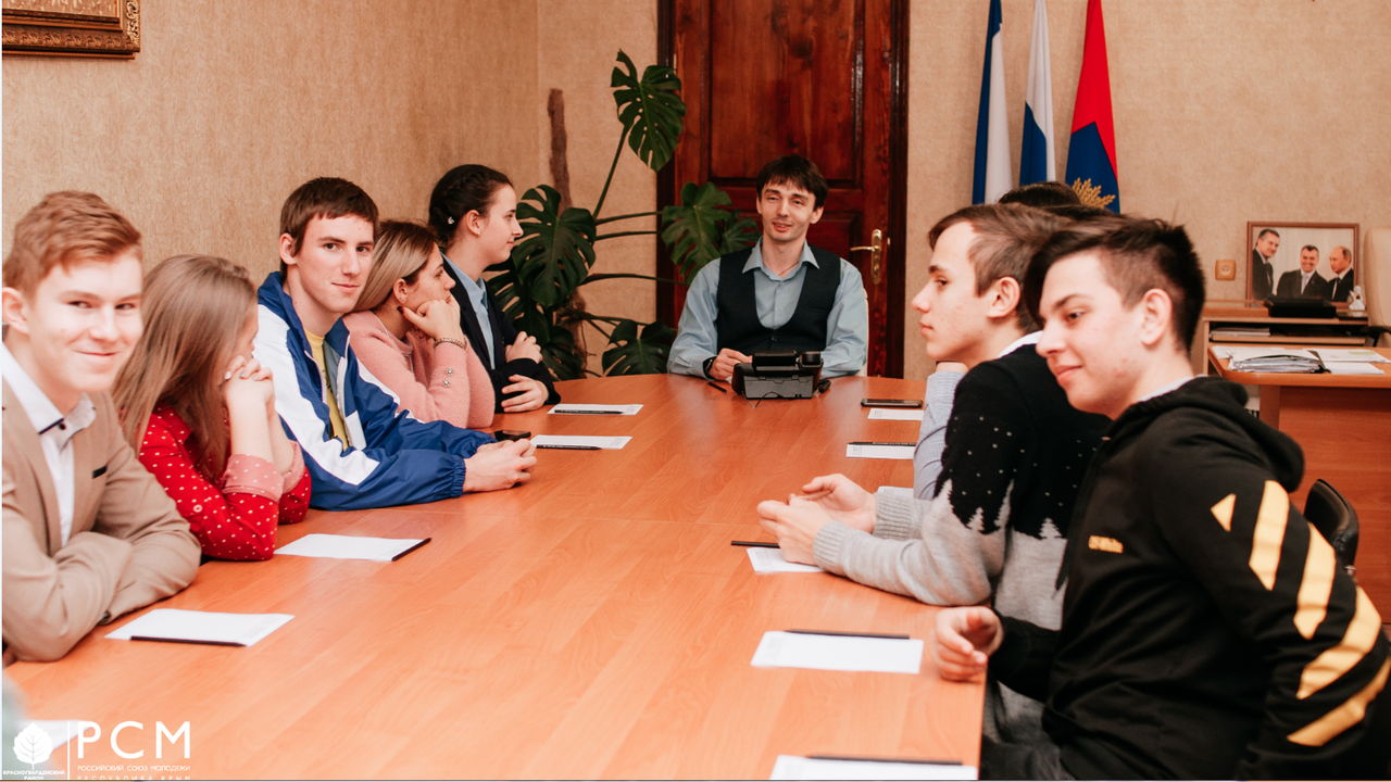 Работа красногвардейский свежие вакансии. Требуется охранник вахта. Диана кустобаева астрахань. Мвд красногвардейский район крым. Комплектовщик на склад.