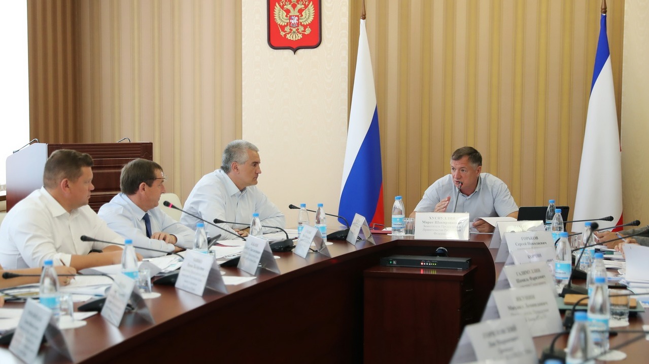 Минстрой рк. Министр строительства крыма. зам председательства правительства крыма. совещание по вопросам развития ялты и крыма 10 января 2025. минстрой симферополь нидзельский.