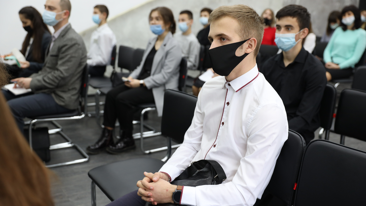 Встречи с инициативной молодежью являются хорошим импульсом для решения социально-экономических задач – Дмитрий Шеряко