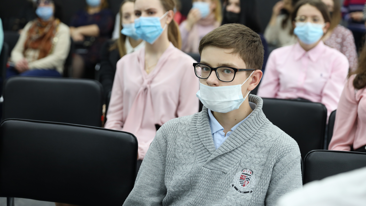 Встречи с инициативной молодежью являются хорошим импульсом для решения социально-экономических задач – Дмитрий Шеряко