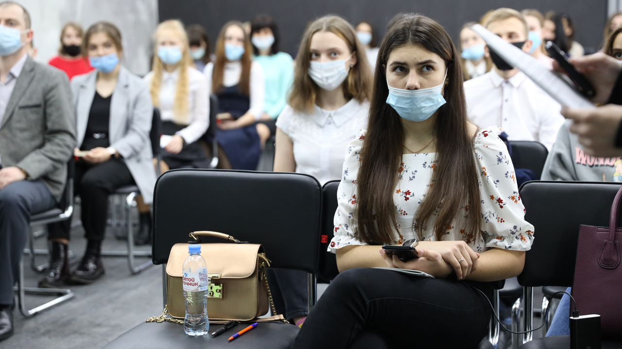 Встречи с инициативной молодежью являются хорошим импульсом для решения социально-экономических задач – Дмитрий Шеряко