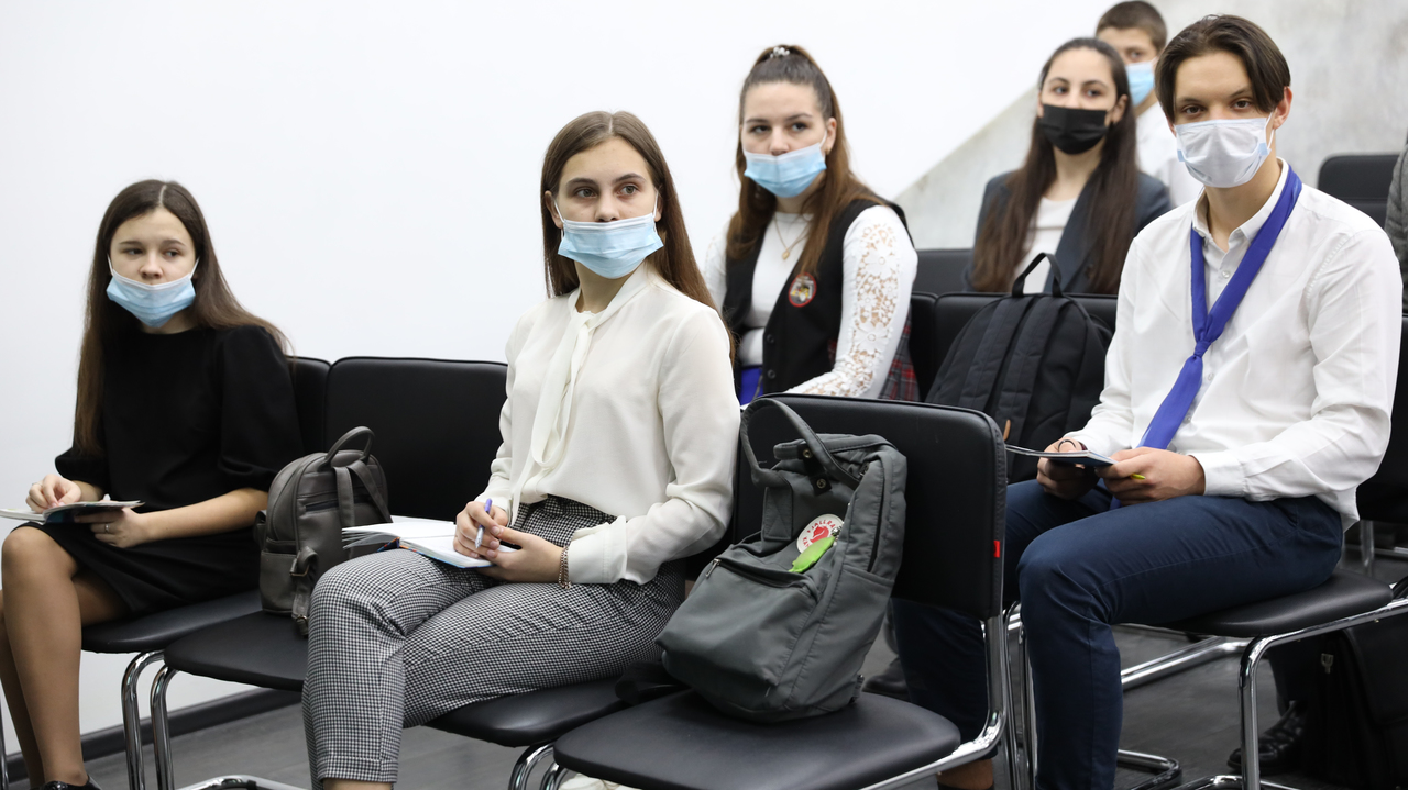 Встречи с инициативной молодежью являются хорошим импульсом для решения социально-экономических задач – Дмитрий Шеряко