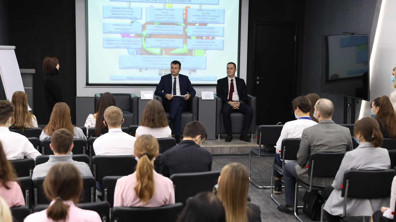 Встречи с инициативной молодежью являются хорошим импульсом для решения социально-экономических задач – Дмитрий Шеряко