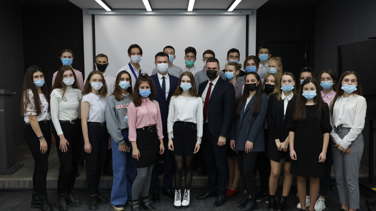 Встречи с инициативной молодежью являются хорошим импульсом для решения социально-экономических задач – Дмитрий Шеряко