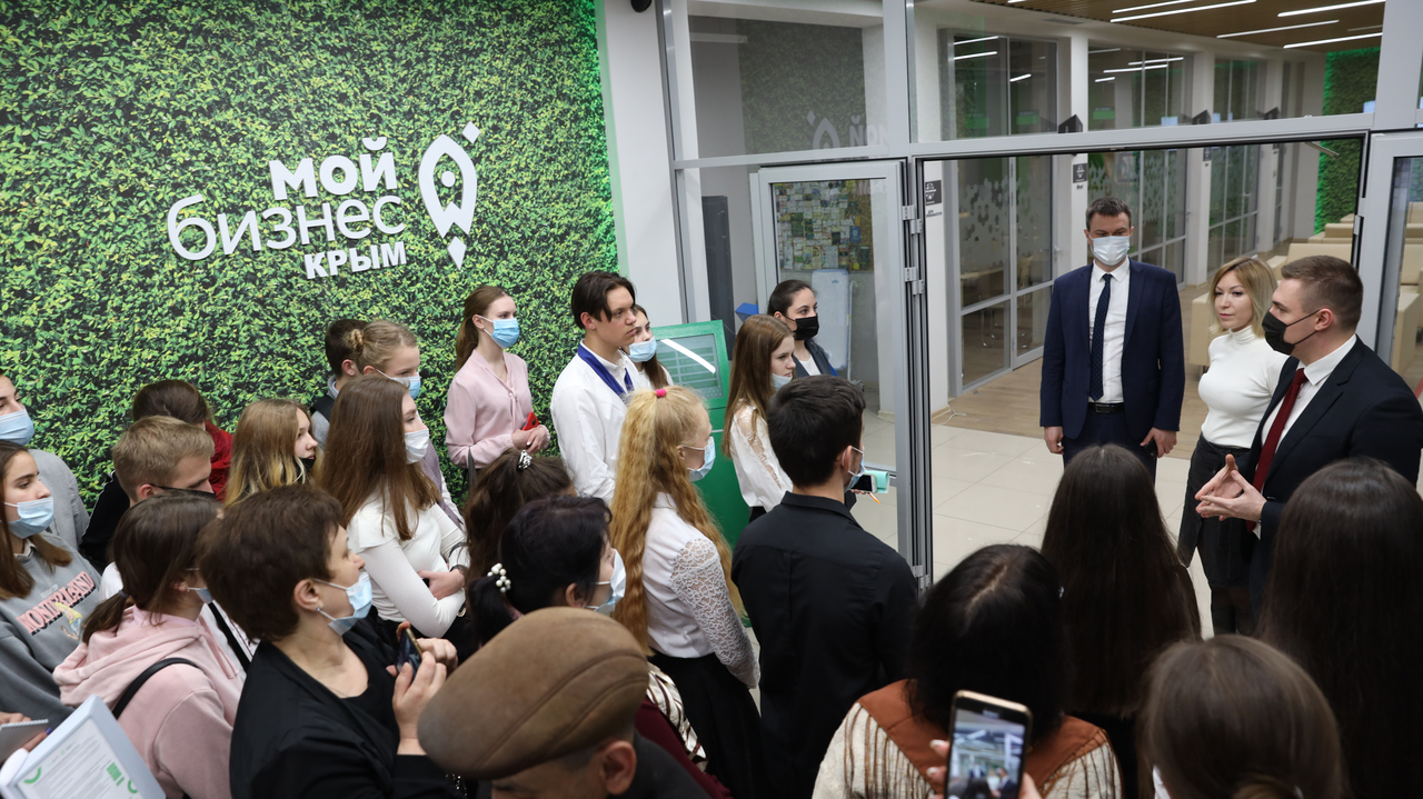 Встречи с инициативной молодежью являются хорошим импульсом для решения социально-экономических задач – Дмитрий Шеряко