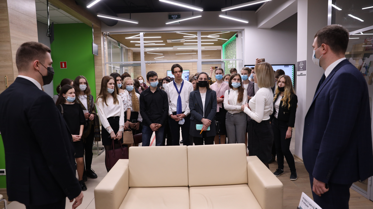 Встречи с инициативной молодежью являются хорошим импульсом для решения социально-экономических задач – Дмитрий Шеряко