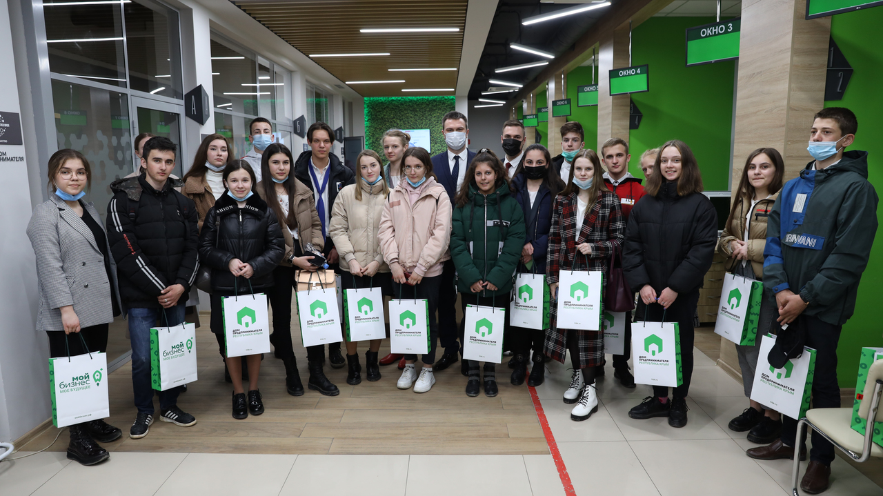 Встречи с инициативной молодежью являются хорошим импульсом для решения социально-экономических задач – Дмитрий Шеряко