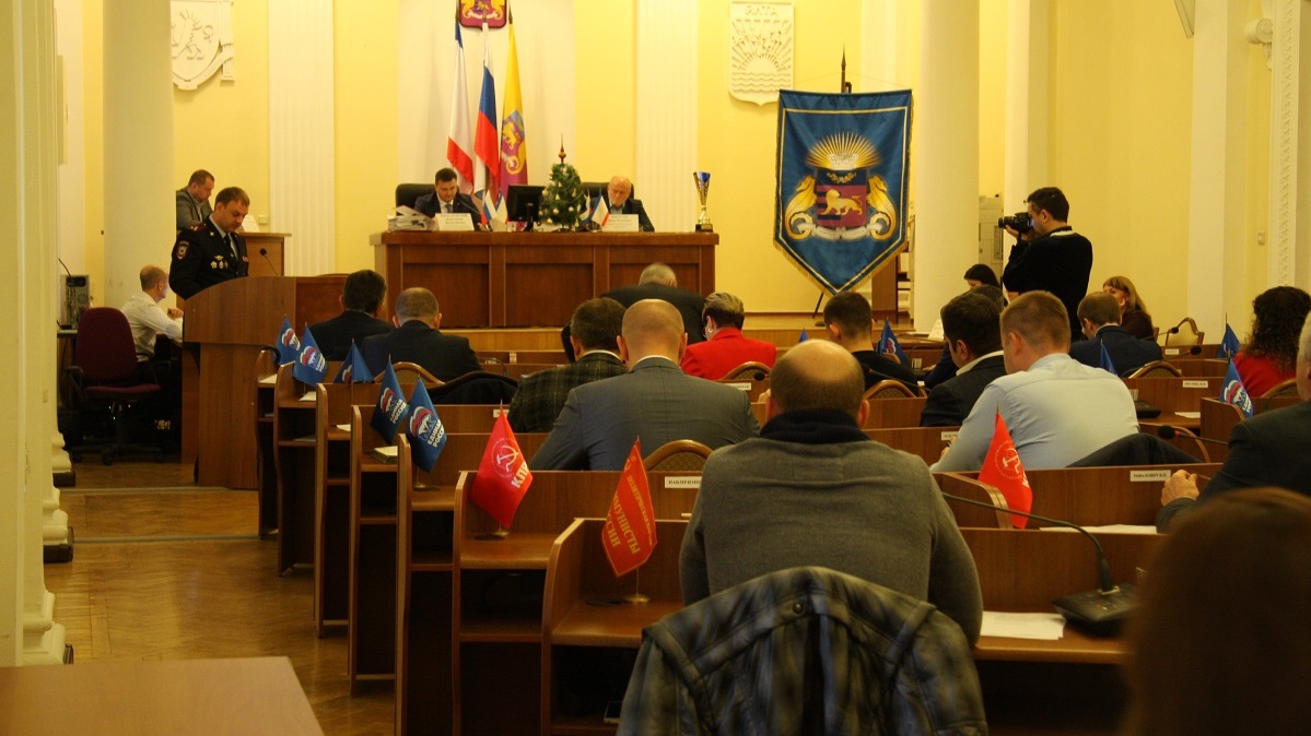Депутаты госсовета крыма. Сессия депутатов Ялты. Администрация Госсовета города Ялты Республики Крым фото. Ялтинская городская администрация официальный сайт.